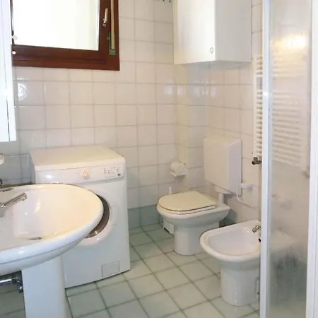 Apartment In Lignano Sabbiadoro 42774 リニャーノ・サッビアドーロ